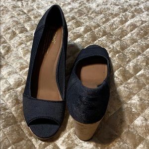 Tom’s wedge black denim shoe 9.5m